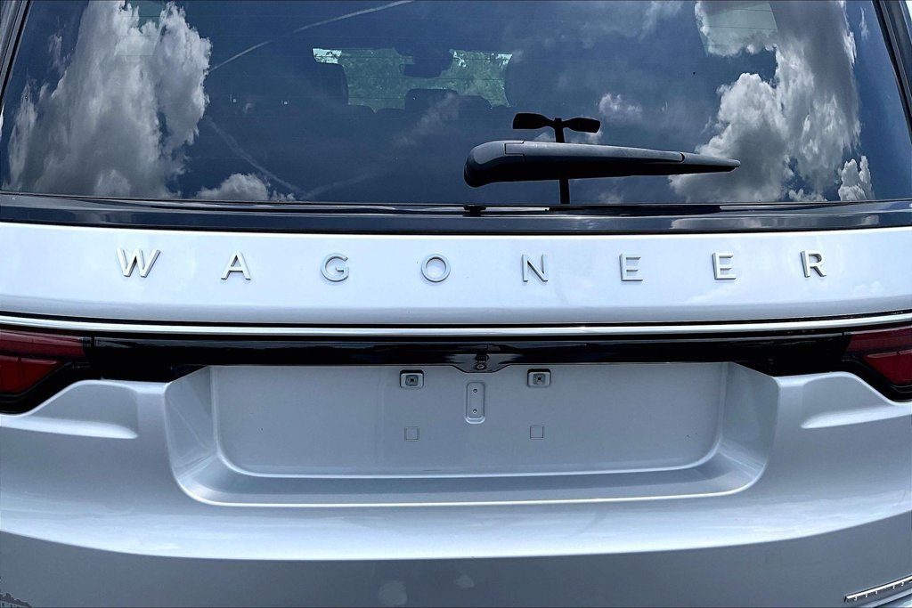 Used 2022 Jeep Wagoneer Series III RWD image 26