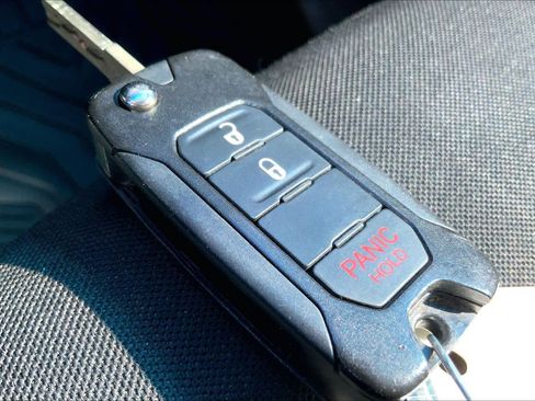 Used 2015 Jeep Renegade Latitude image 15