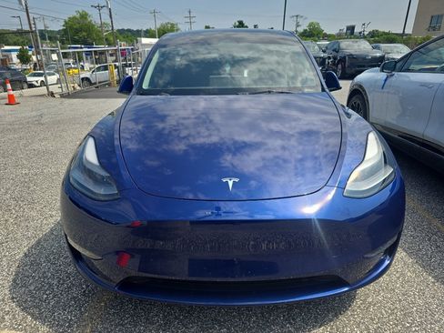 Used 2023 Tesla Model Y Performance AWD/4WD image 2