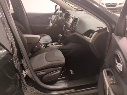 Used 2017 Jeep Cherokee Latitude image 10