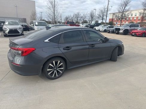 Used 2022 Honda Civic EX image 3