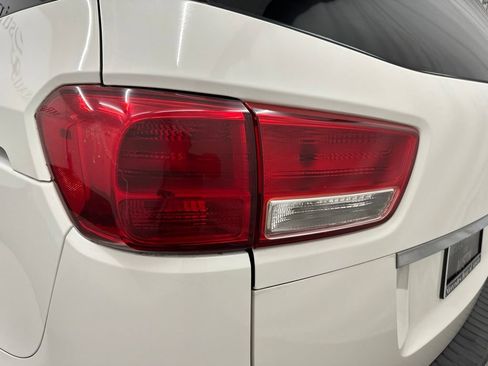 Used 2016 Kia Sedona LX w/ Option Group 020 FWD image 12