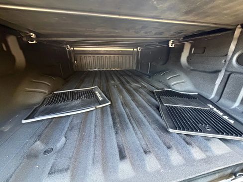 Used 2019 Nissan Titan S w/ S Utility Package image 16