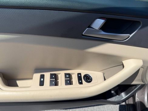 Used 2017 Hyundai Sonata SE FWD image 16