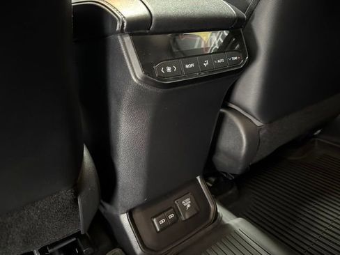 Used 2022 Toyota Highlander Limited AWD/4WD image 18