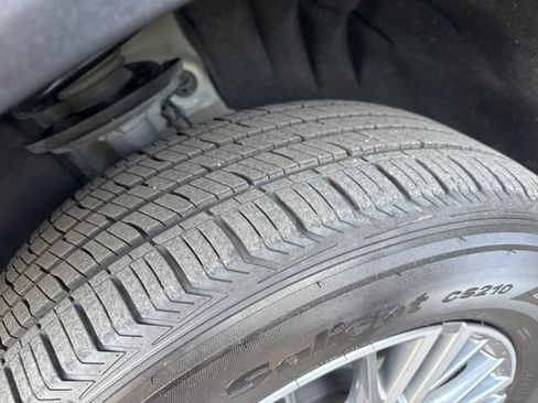 Used 2024 Chevrolet Traverse LT image 28