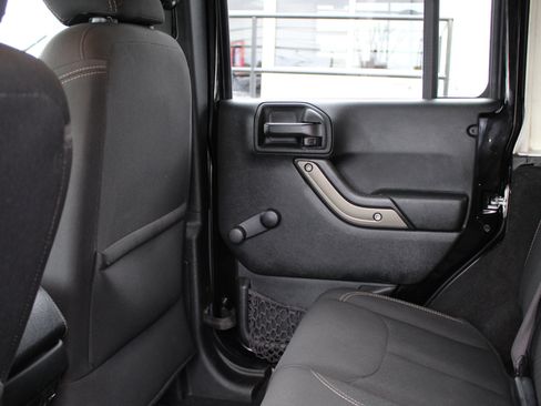 Used 2018 Jeep Wrangler Unlimited Sport w/ Power Convenience Group AWD/4WD image 40