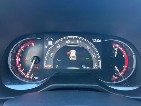 Used 2025 Toyota RAV4 XLE image 41