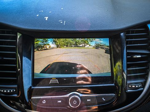 Used 2019 Chevrolet Trax LT AWD/4WD image 11