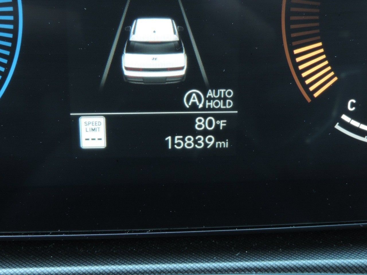 Used 2025 Hyundai Santa Fe SEL FWD image 26