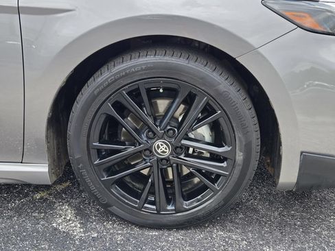 Used 2025 Toyota Camry SE FWD image 3