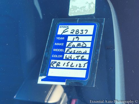 Used 2019 Ford Fusion SE image 40