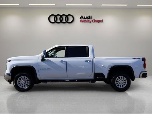 Used 2024 Chevrolet Silverado 2500 LTZ image 2