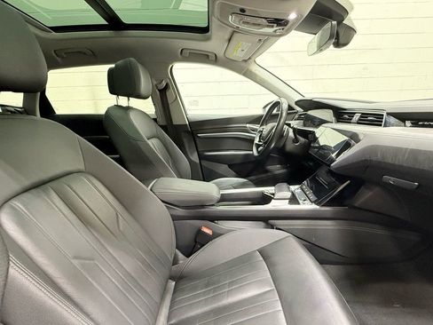 Used 2021 Audi e-tron Premium w/ Convenience Plus Package image 38