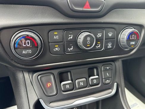 Used 2021 GMC Terrain SLE w/ Driver Convenience Package AWD/4WD image 18