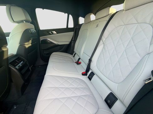 Used 2025 BMW X6 M60i image 21