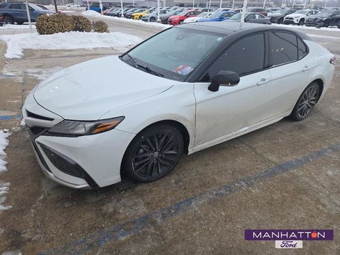 Used 2021 Toyota Camry XSE image 1