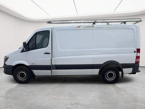 Used 2014 Freightliner Sprinter 2500 RWD image 18