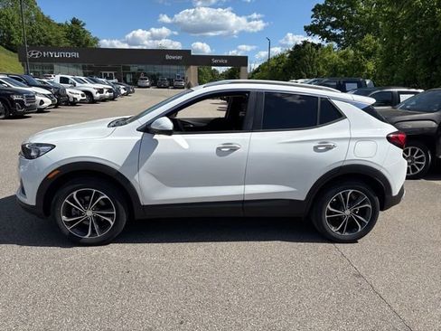 Used 2023 Buick Encore GX Select w/ Safety Package II AWD/4WD image 2
