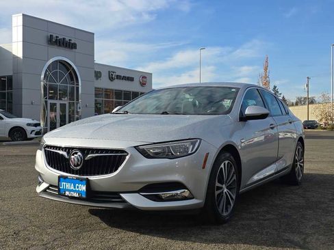 Used 2019 Buick Regal Preferred image 1