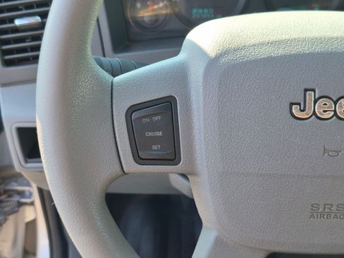 Used 2006 Jeep Grand Cherokee Laredo AWD/4WD image 17