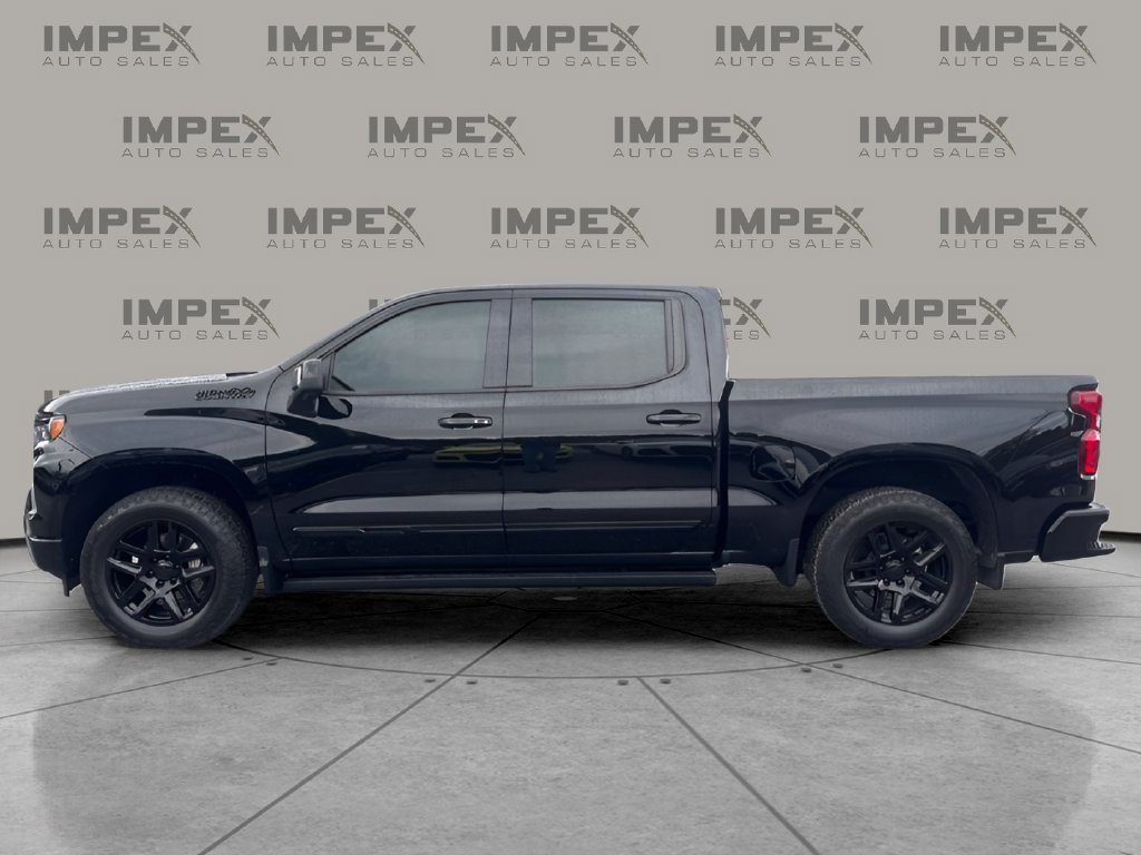Used 2024 Chevrolet Silverado 1500 High Country w/ Midnight Edition AWD/4WD image 2