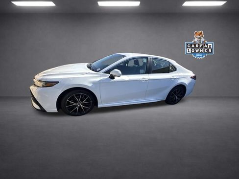 Used 2024 Toyota Camry SE FWD image 2