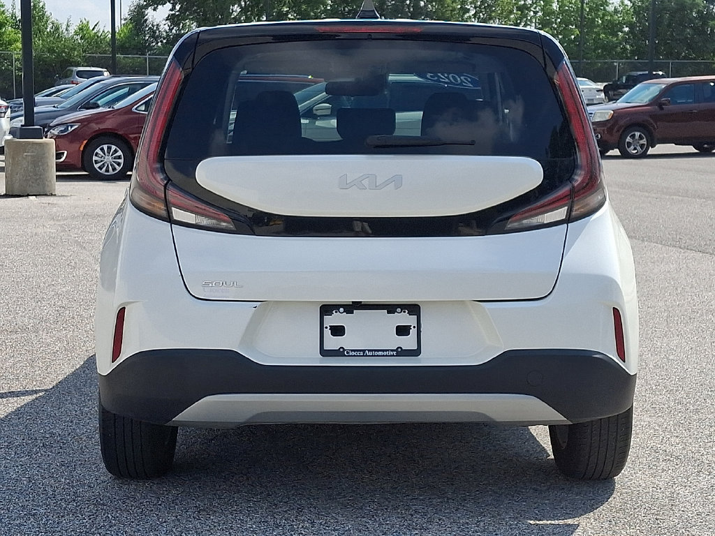 Used 2023 Kia Soul LX w/ LX Technology Package FWD image 8