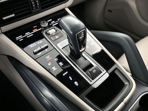 Certified 2021 Porsche Cayenne S image 22