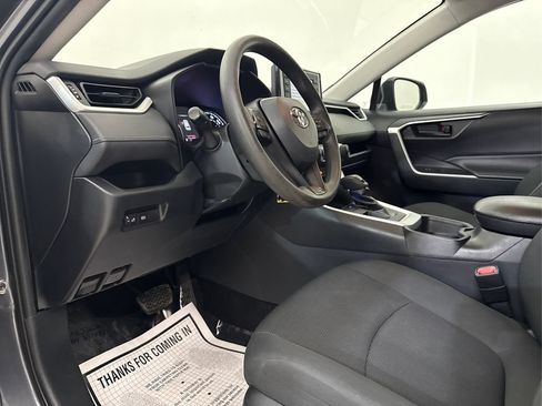 Used 2019 Toyota RAV4 LE FWD image 28