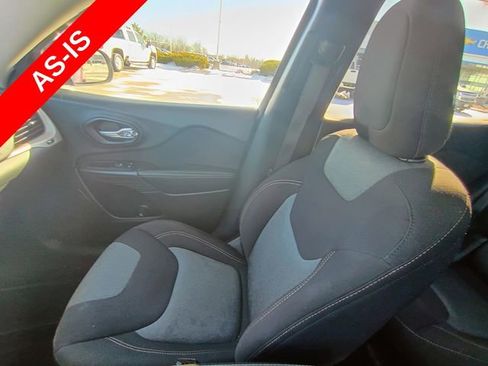 Used 2016 Jeep Cherokee Sport w/ Cold Weather Group FWD image 26