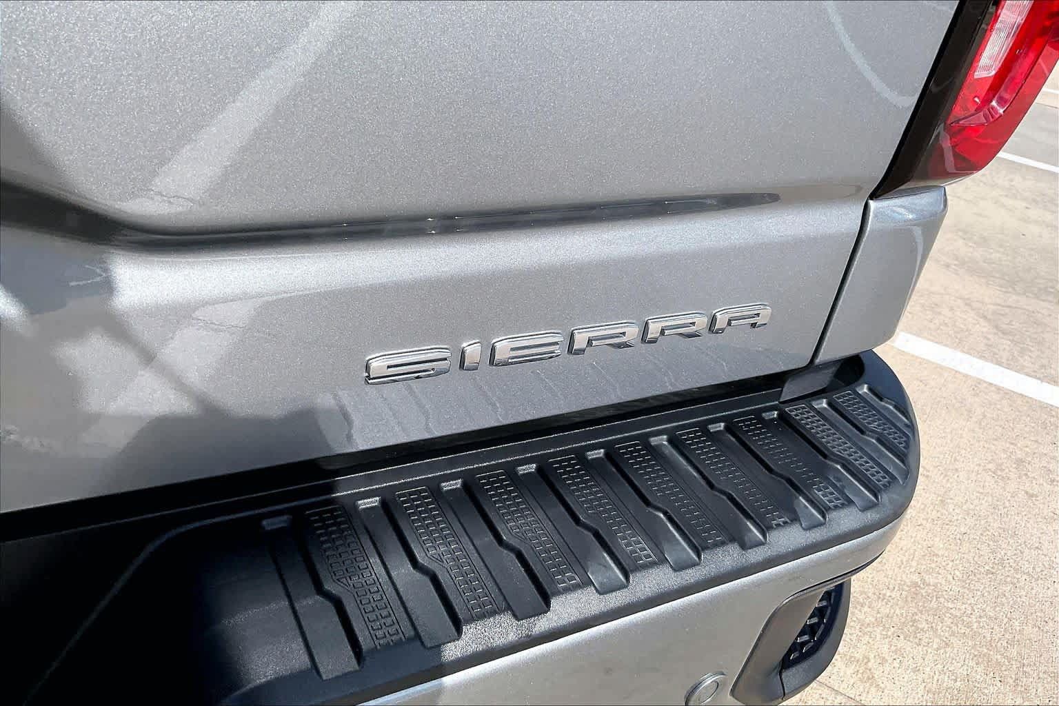Used 2024 GMC Sierra 1500 Denali w/ Denali Reserve Package AWD/4WD image 10