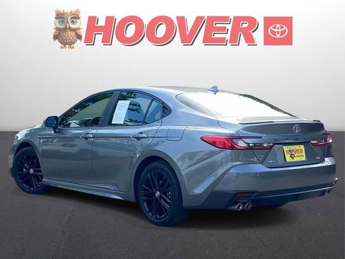 Used 2025 Toyota Camry SE w/ Convenience Package FWD image 5