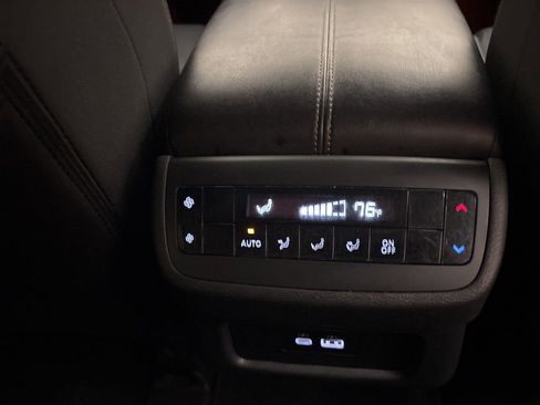 Used 2025 Nissan Pathfinder SV image 24