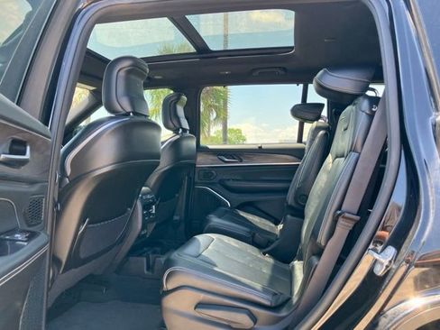 Used 2023 Jeep Grand Cherokee L Overland w/ Luxury Tech Group IV AWD/4WD image 18