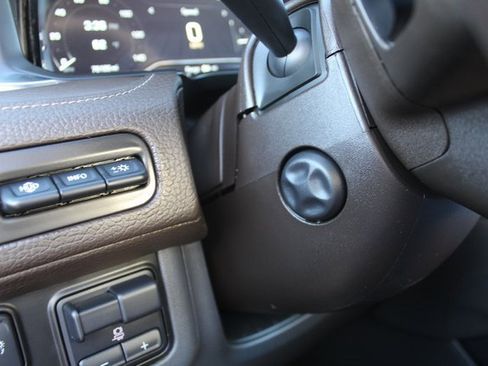 Used 2022 GMC Yukon XL Denali w/ Denali Premium Package image 30