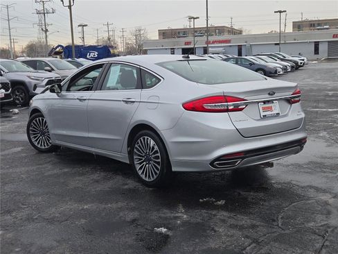 Used 2017 Ford Fusion SE w/ Fusion SE Technology Package image 16