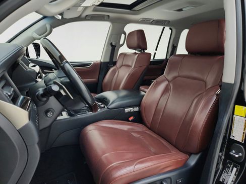 Used 2016 Lexus LX 570 4WD w/ Luxury Package image 17
