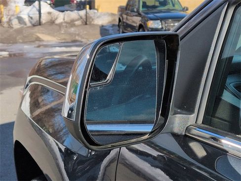 Used 2021 GMC Canyon Denali image 11