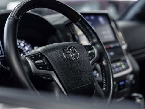 Used 2018 Toyota Land Cruiser image 51