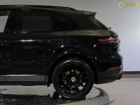 Used 2023 Porsche Cayenne Platinum Edition image 15