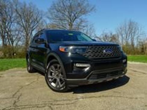 Used 2022 Ford Explorer XLT w/ Equipment Group 202A image 1