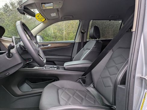 Used 2024 Volkswagen Atlas SE image 14