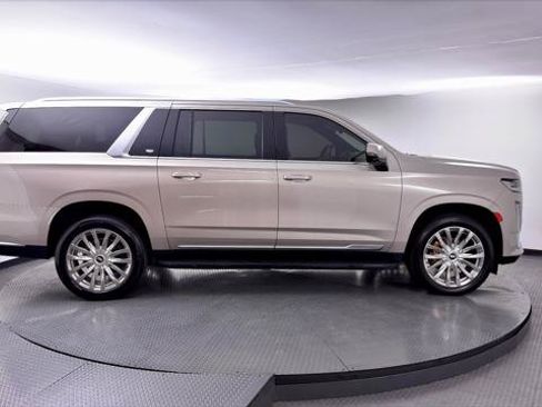 Used 2021 Cadillac Escalade ESV Premium Luxury AWD/4WD image 9