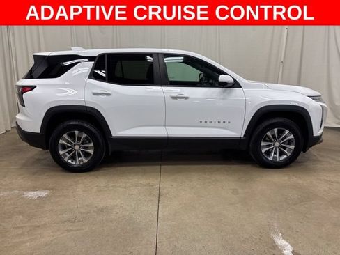 Used 2025 Chevrolet Equinox LT w/ Safety and Technology Package AWD/4WD image 2