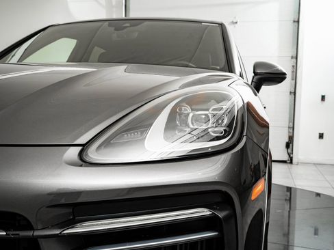 Certified 2022 Porsche Cayenne E-Hybrid w/ Premium Package image 15