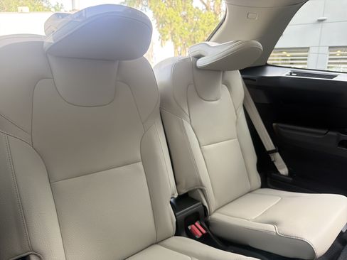 Certified 2024 Volvo XC90 B6 Plus w/ Protection Package Premier AWD/4WD image 33