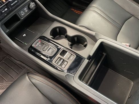 Used 2023 Honda Pilot TrailSport image 9