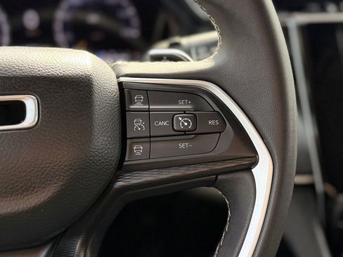 Used 2023 Jeep Grand Cherokee L Laredo image 13