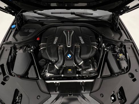 Used 2019 BMW M550i xDrive w/ Premium Package 2 image 25